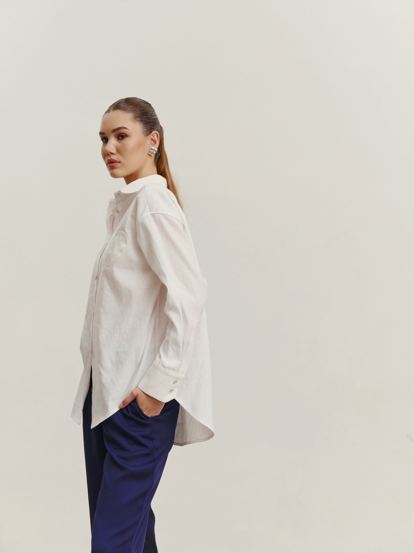 Shirt with silk heart details from hemp