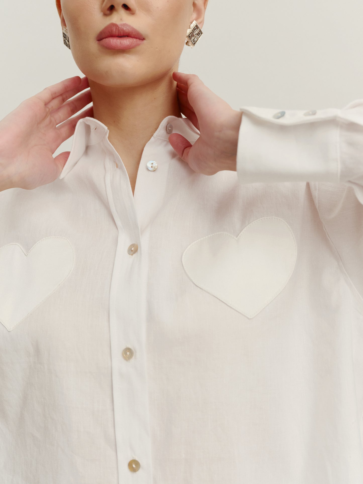 Shirt with silk heart details from hemp