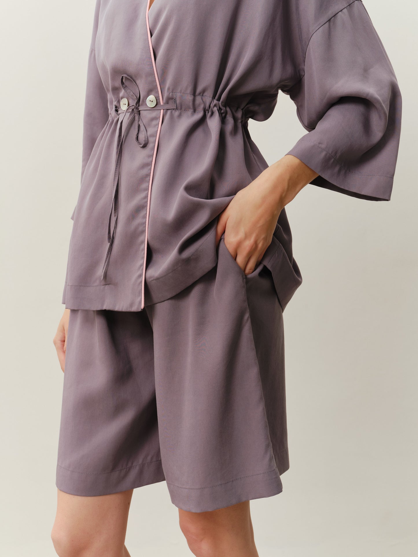 Eucalyptus kimono suit with shorts in graphite