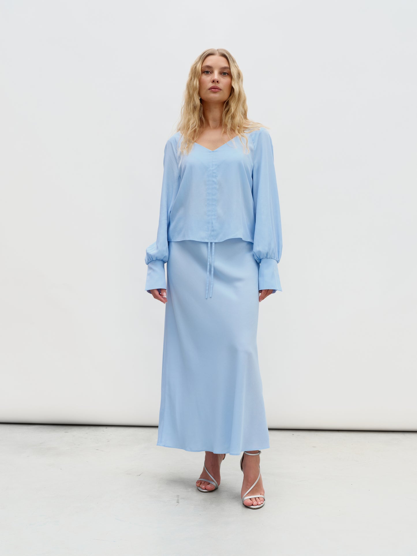 Suit with skirt in blue from eucalyptus