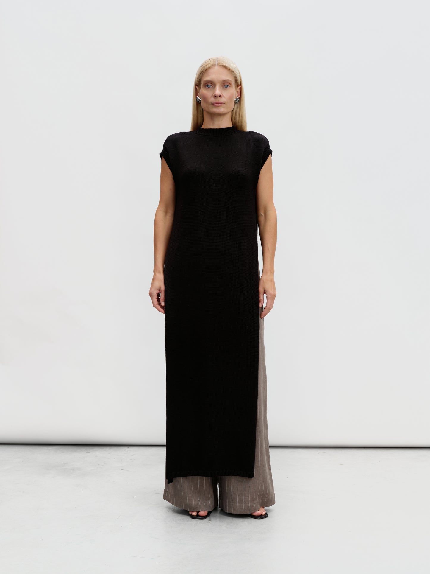 Organic cotton knitted tunic in black