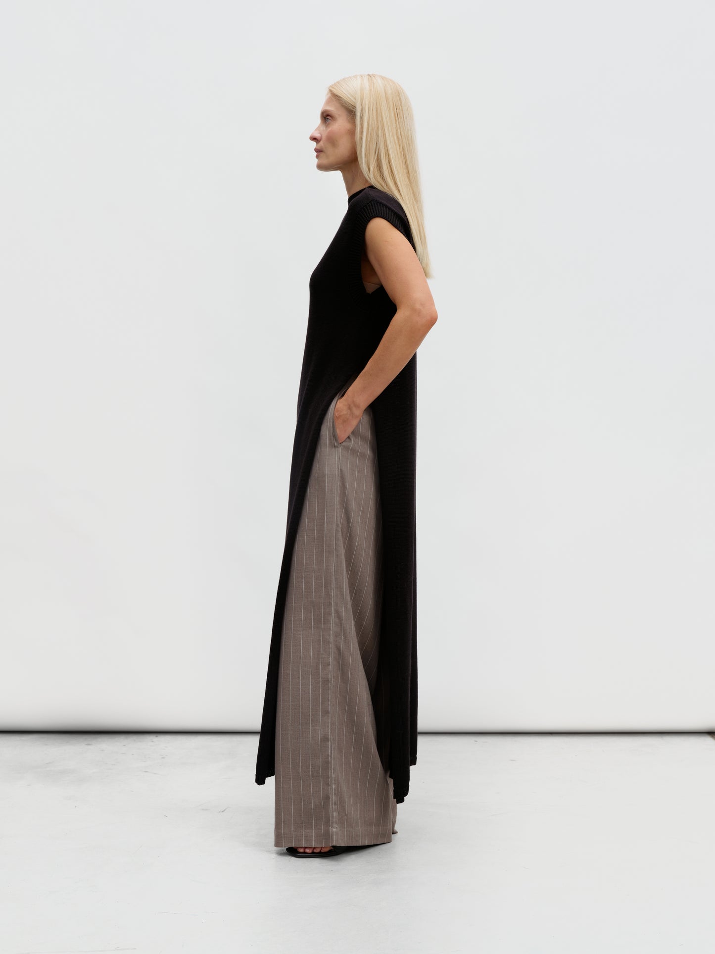 Organic cotton knitted tunic in black