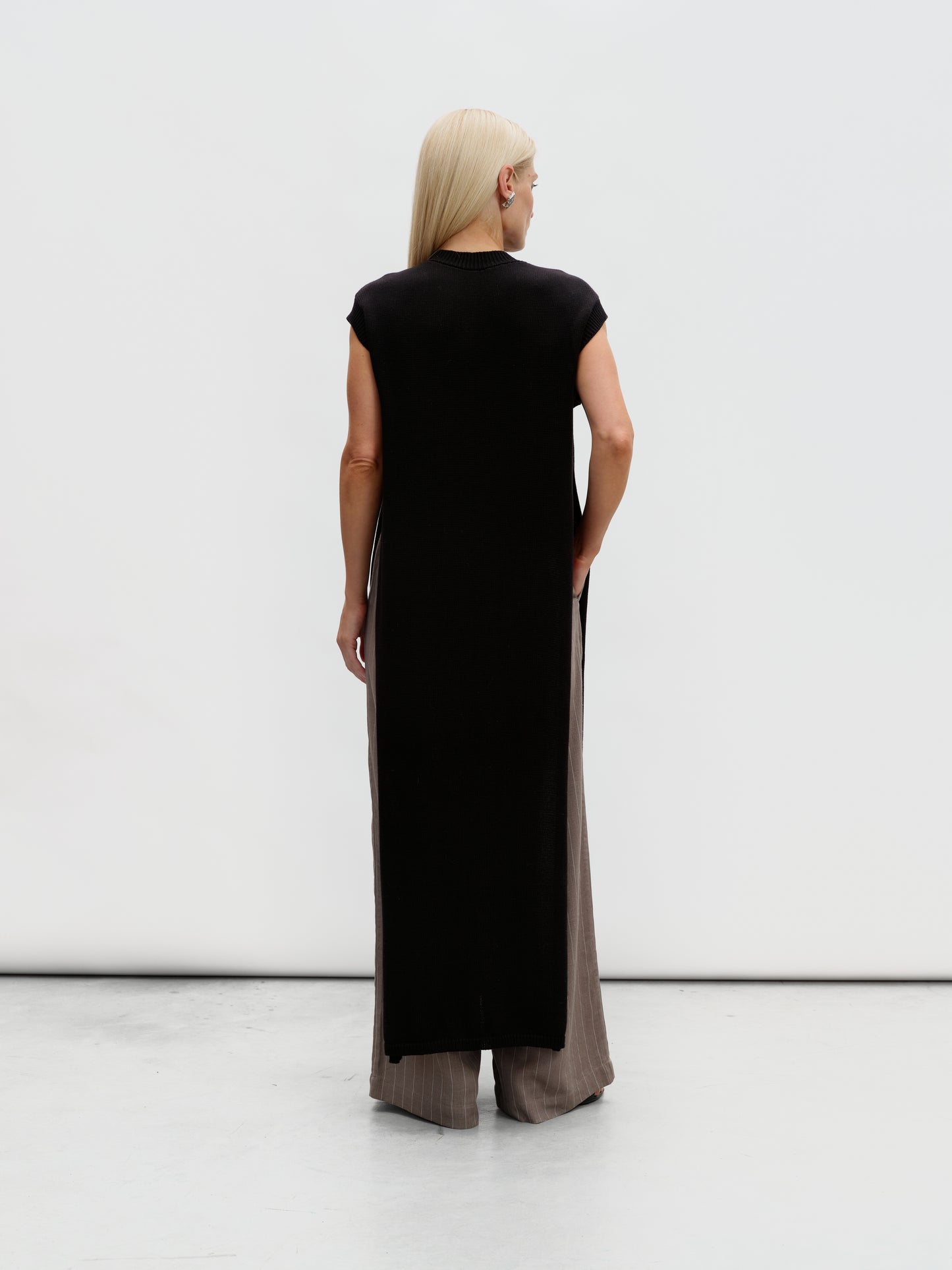 Organic cotton knitted tunic in black
