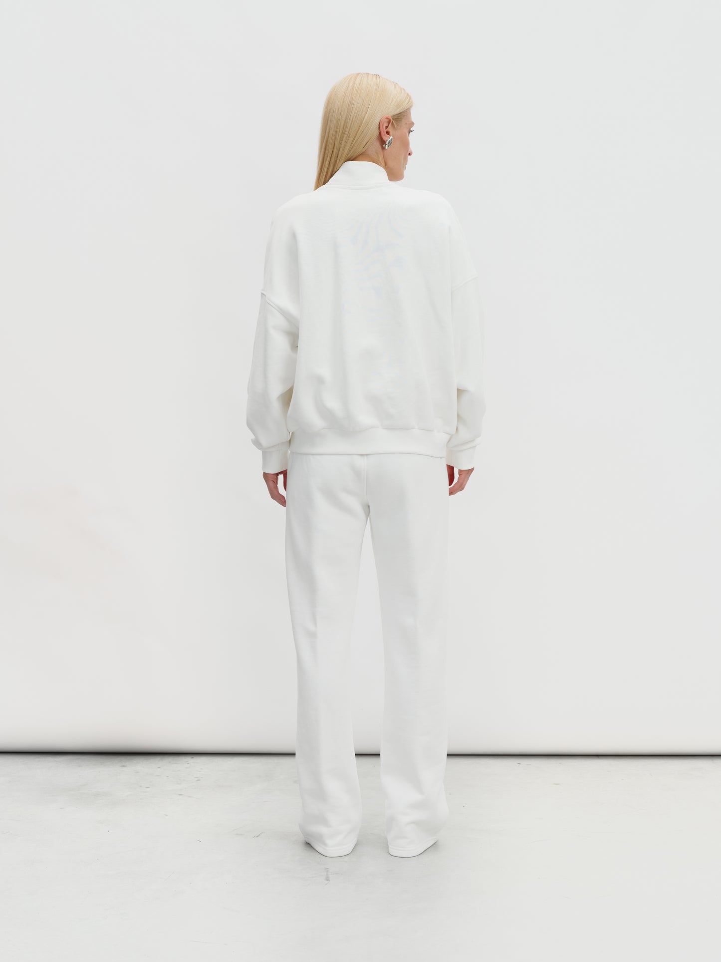 Sport-chic suit in white from organic cotton