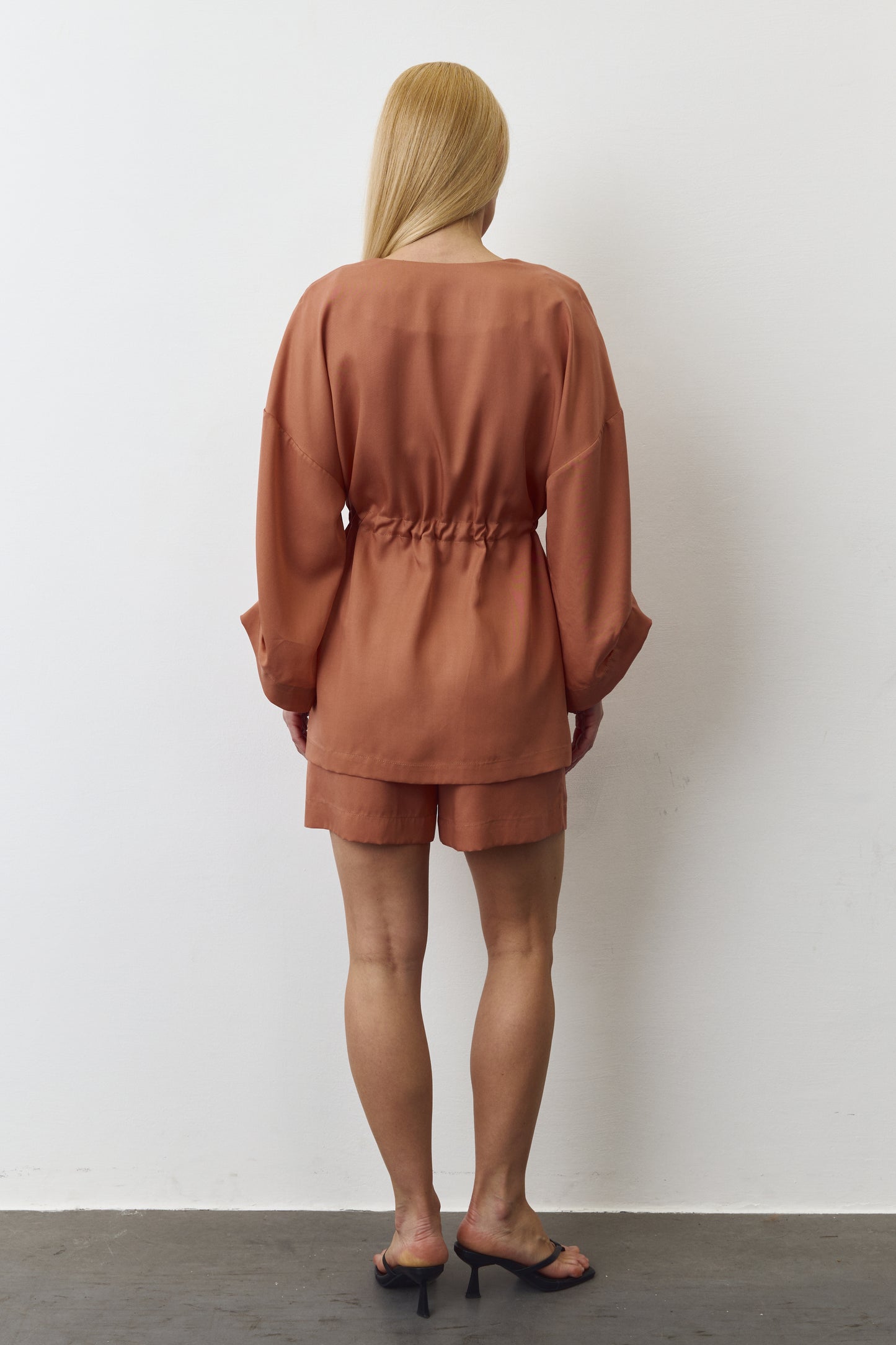 An eucalyptus kimono in a pink color