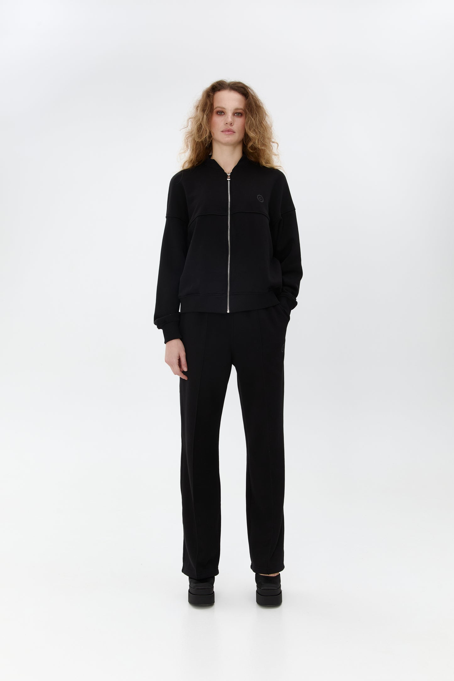 Sport-chic suit in black from organic cotton