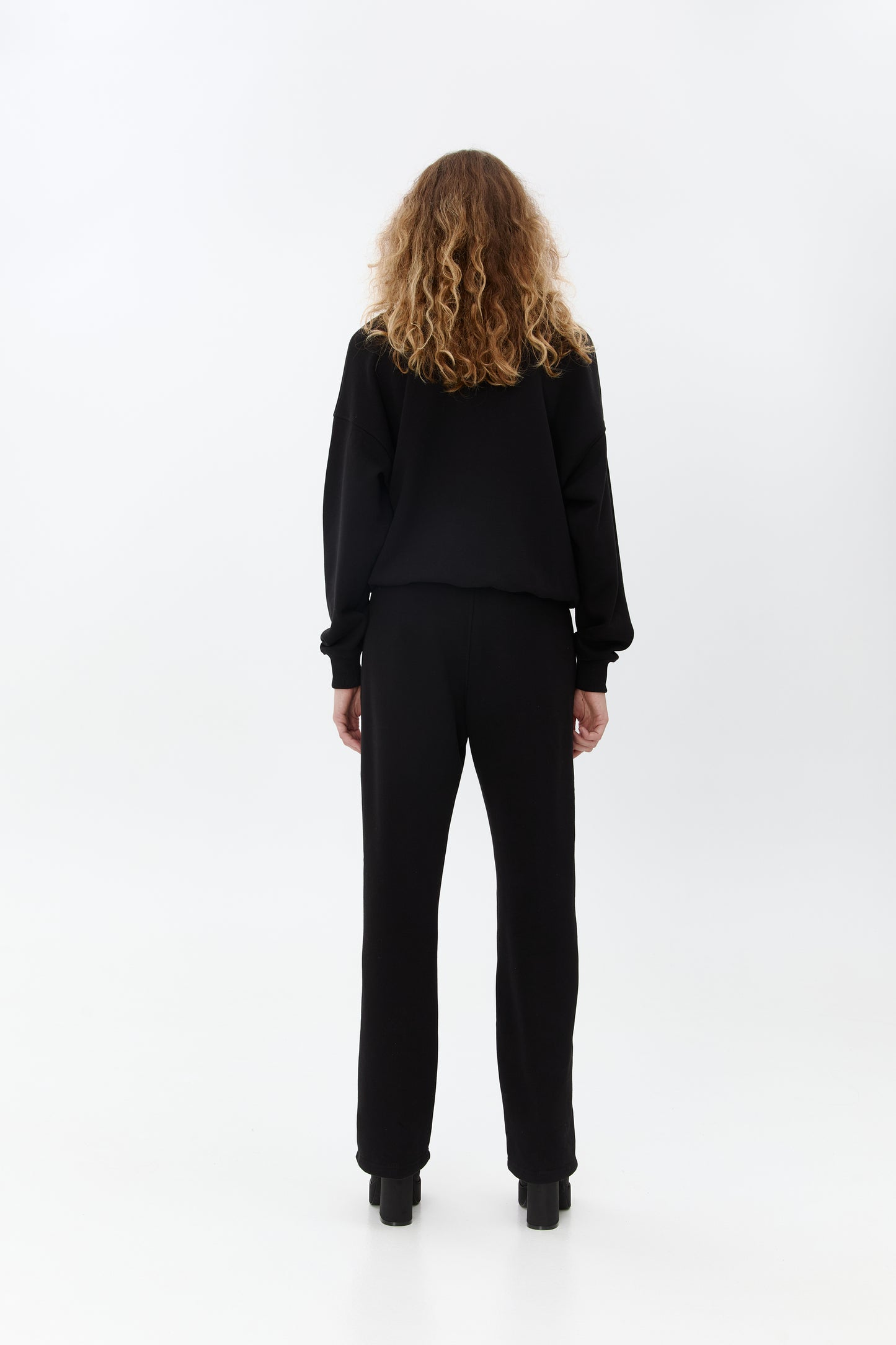 Sport-chic suit in black from organic cotton