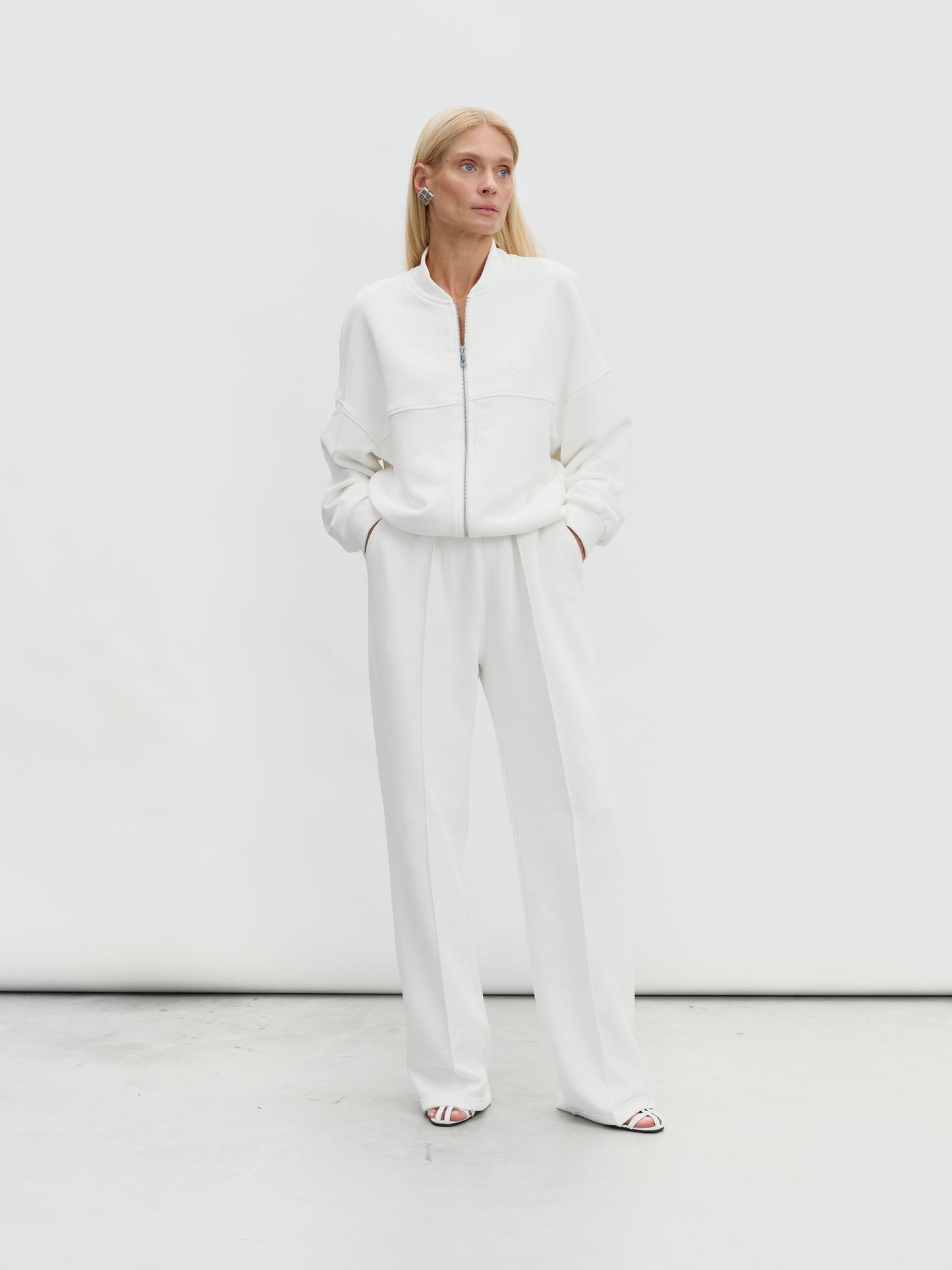 White sporty chic tracksuit made from organic cotton