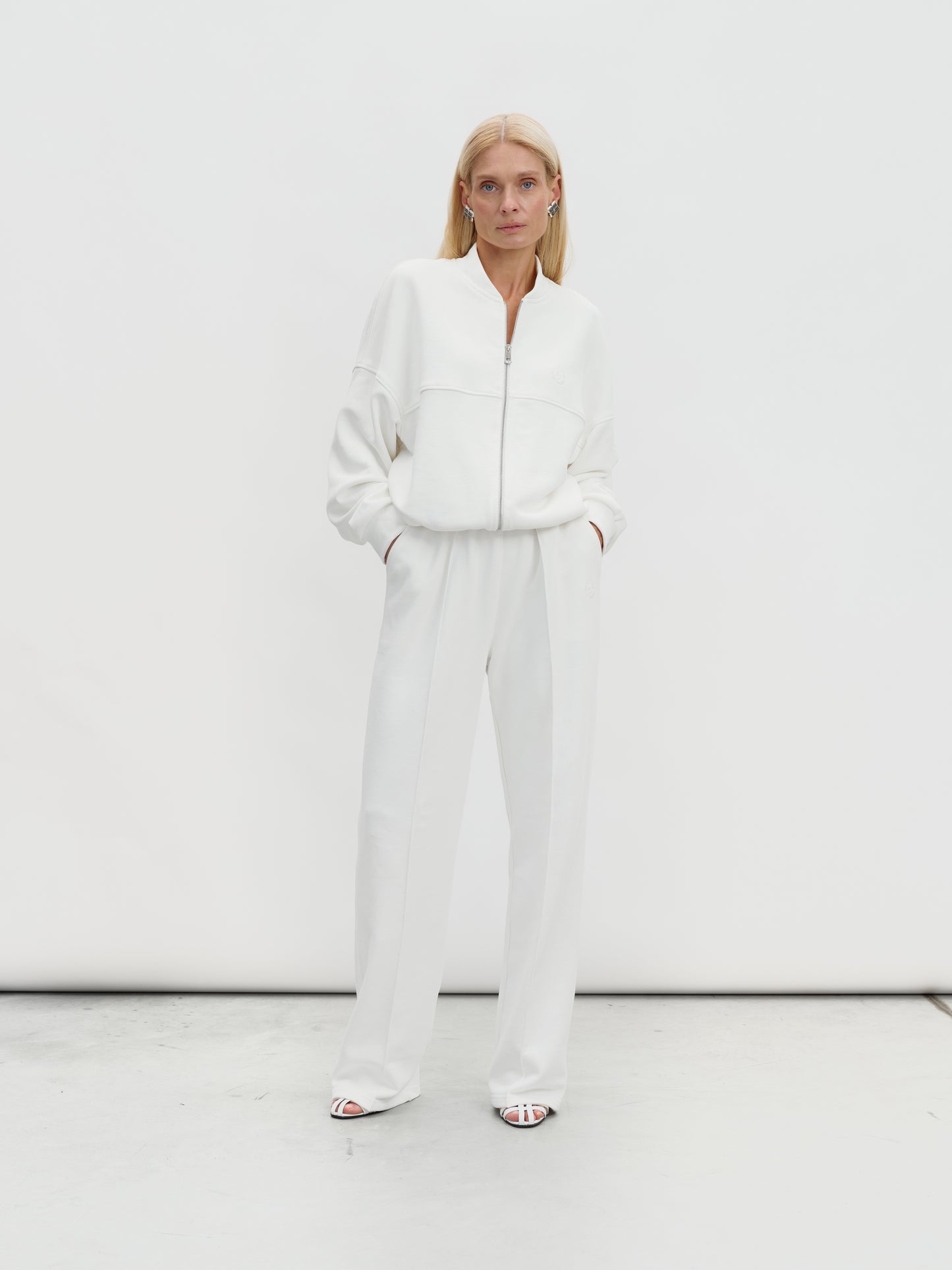 White sporty chic tracksuit made from organic cotton