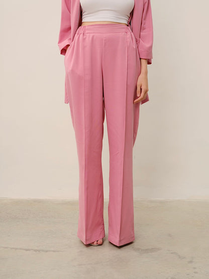 An eucalyptus-colored kimono suit with pants in a pink color