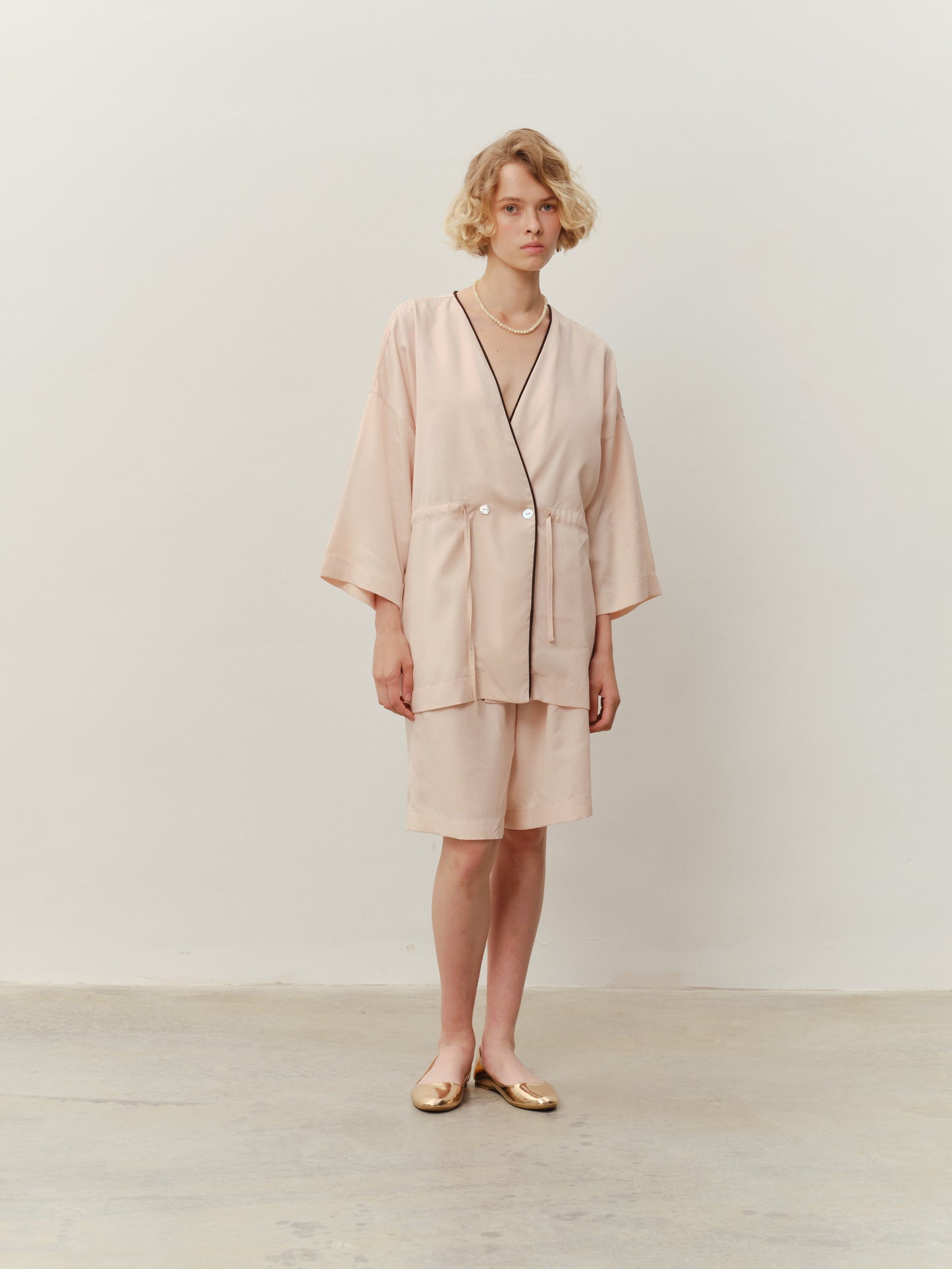 Eucalyptus kimono suit with shorts in ivory color